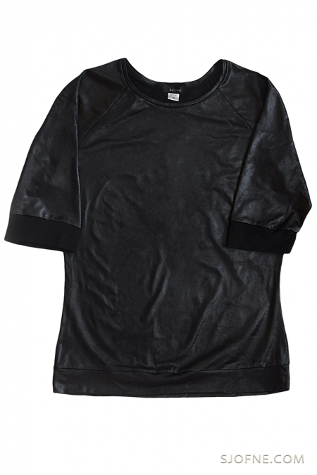 Czarna bluzeczka z miekkiej ekoskorki  rękawem do łokcia SJOFNE
