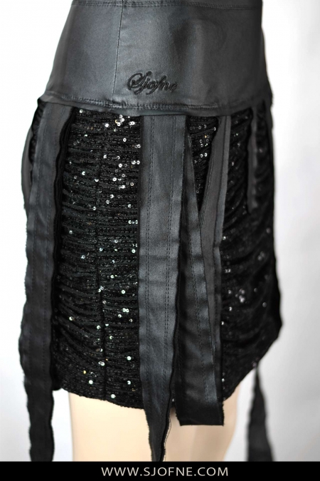 Czarna cekinowa spodnica mini z paskami z imitacji skóry syky mini, czarne cekiny srebrne   Sjofne