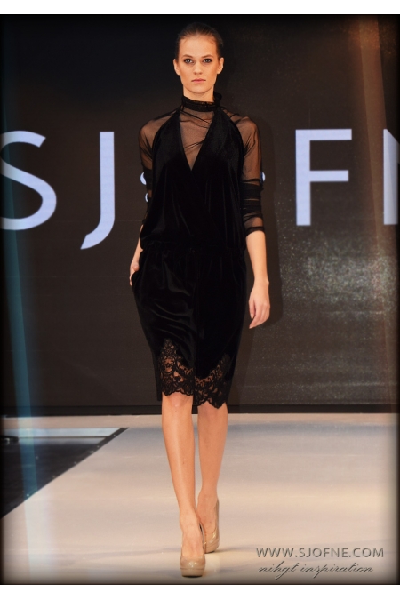 czarna sukienka z koronką  polski projektant black velvet dress with lace черное бархатное платье с кружевом sjofne