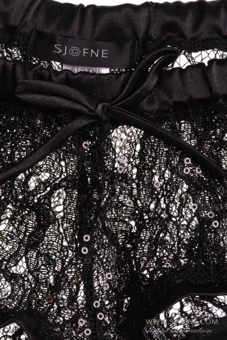 Czarne szorty figi  z miękkiej koronki z cekijnami -czarna bielizna Sjofne