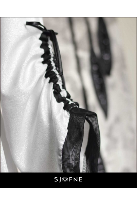 Biało srebrna długa koszula damska w sportowym stylu ze stójką i suwakiem Sjofne Polski projektant mody