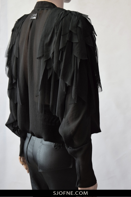 Elegancka, czarna bluzka wizytowa damska z piórami w formie frędzli Sjofne