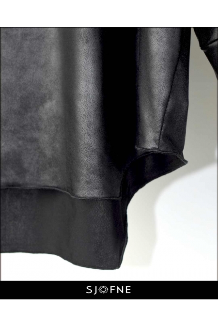 Elegancka czarna bluzka z imitacji skóry z rekawem do łokcia- Ekstra bluzki od projektantki mody Sjofne znajdziesz w Sklepie internetowym
