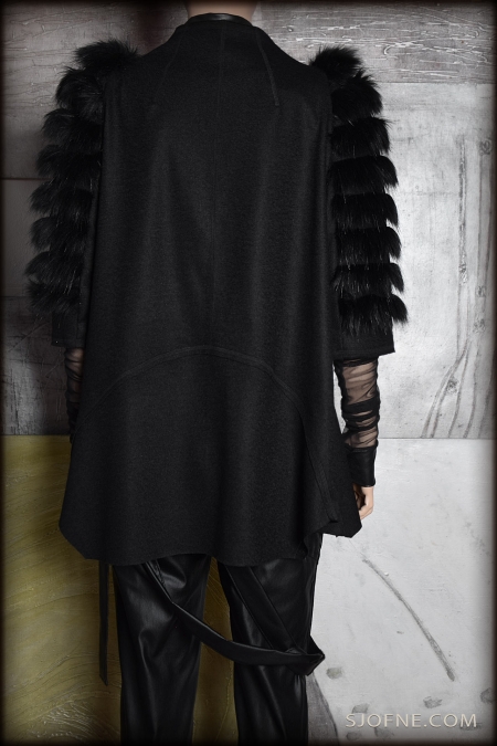 czarny płaszczyk z wełny narzutka czarna na jesień SJOFNE isklep  projektanta mody