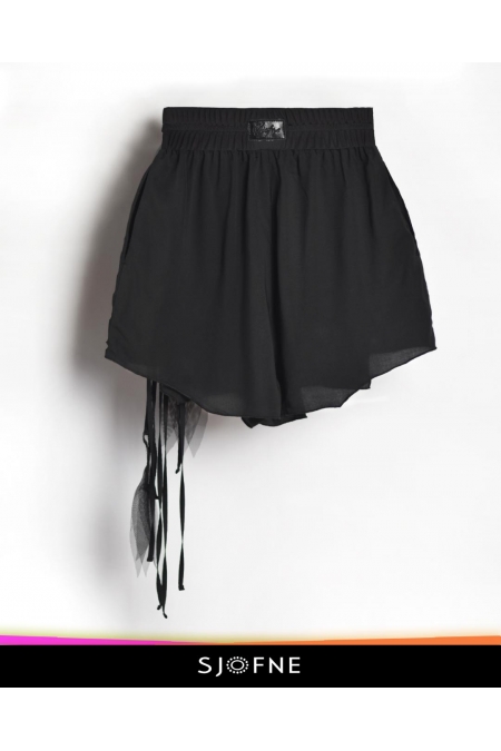 Eleganckie czarne spodenki z szerokimi nogawkami i wysokim stanem Sjofne Projektantka mody niezależnej