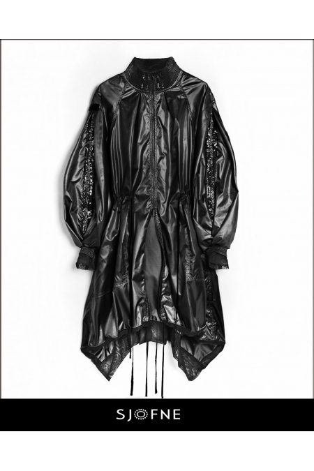 Płaszcz oversize czarny damski | Eleganckie płaszcze przeciwdeszczowe damskie od projektantki mody Sjofne