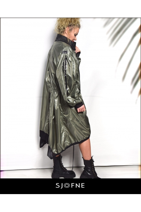 oryginalny płaszcz damski od projektanta mody Sjofne w kolorze zielonym khaki