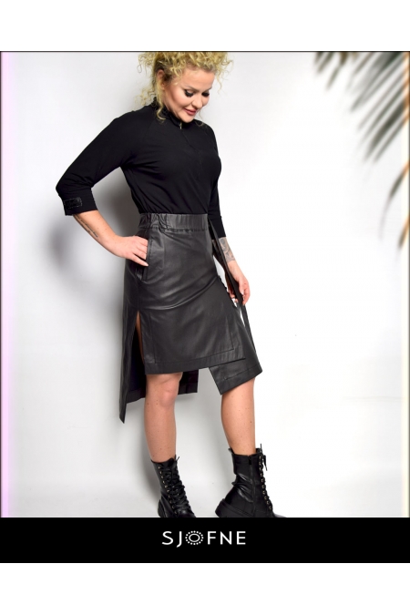 Elegancka czarna spódnica biznesowa z rozporkami asymetryczna od projektanta mody Sjofne