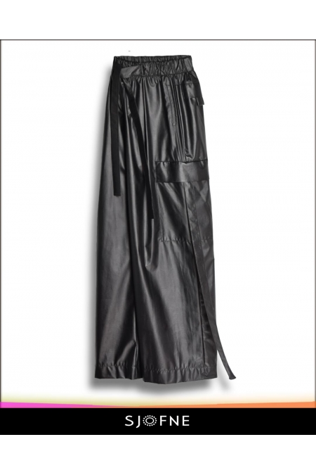 Spodnie bojówki damskie z bardzo szerokimi nogawkami , z kieszeniami i paskami od polskiej projektantki mody Sjofne Oryginalne spodnie do klubu