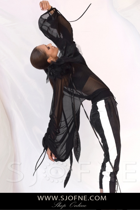 stylizacja na impreze jak sie ubrac na impreze czarne spdnie z bialym lampasem Sjofne Projektant mody Sklep online