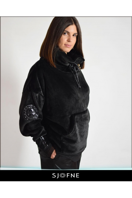 Pluszowa czarna bluza oversize od polskiej  projektanki mody Sjofne - Butik online