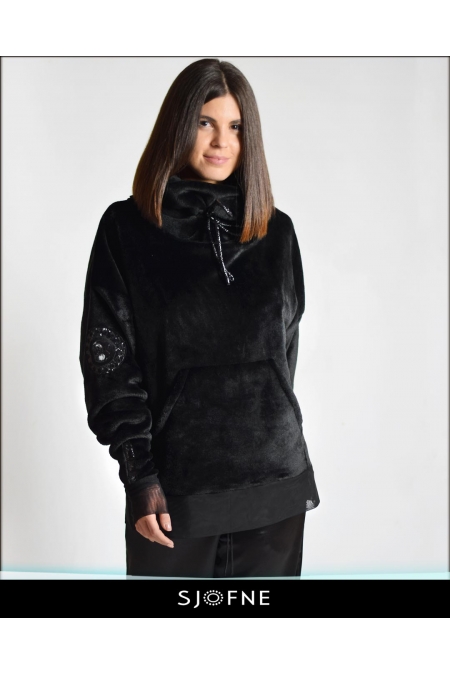 Elegancka czarna pluszowa bluza w dużych rozmiarach  bez kaptura polskiej marki Sjofne