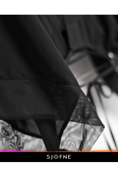 Elegancka czarna bluzka kimonowa z szerokim rekawem dostępna w sklepie internetowym projektantki mody Sjofne