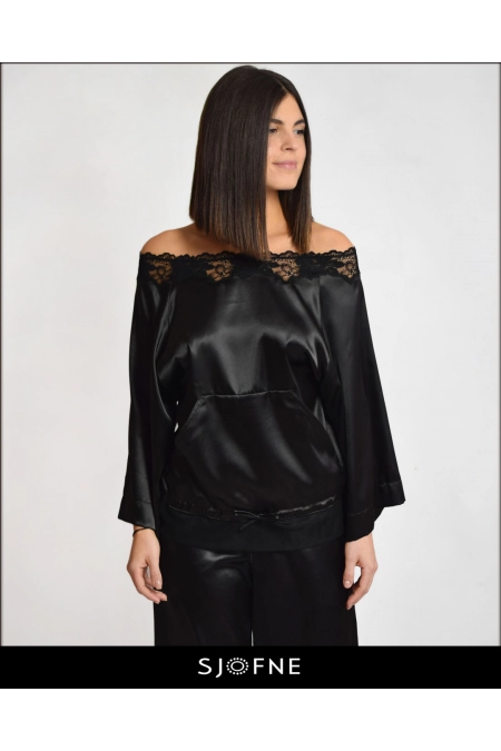 Czarna luźna bluzka z szerokm dekoltem koronką Sjofne  Elegancka odzież domowa
