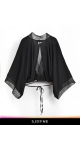 Elegancka czarna bluzka w stylu kimono z dekoltem V i odkrytymi plecami z pięknym szerokim rękawem 3/4 od projektantki m