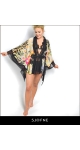 Stylizacja na lato i plażę z luźnym kimonem i szortami i cekinowym biustonoszem Sjofne Odzież damska plażowa